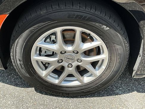 Used 2024 Chrysler Pacifica Touring-L FWD image 8