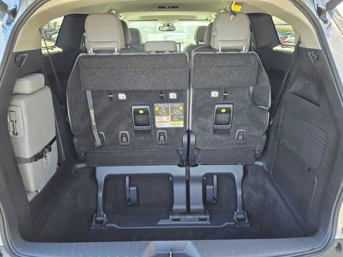 Certified 2026 Toyota Sienna XLE FWD image 15
