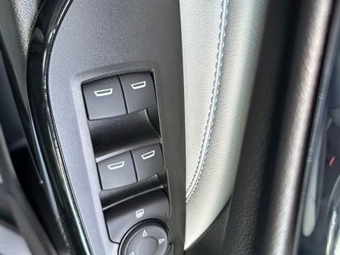 Used 2025 Chevrolet Trax LT FWD image 13