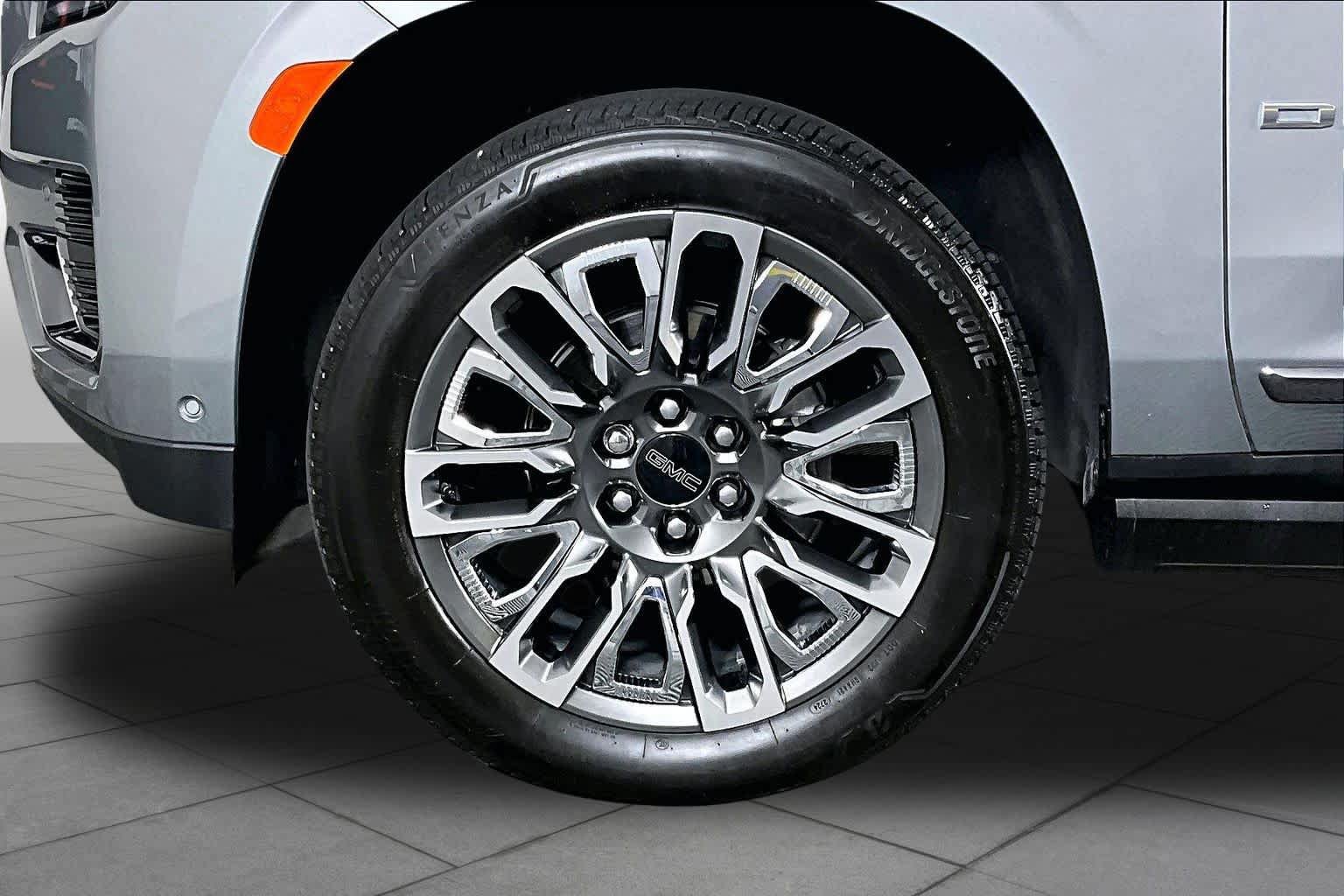 Used 2024 GMC Yukon Denali Ultimate AWD/4WD image 10