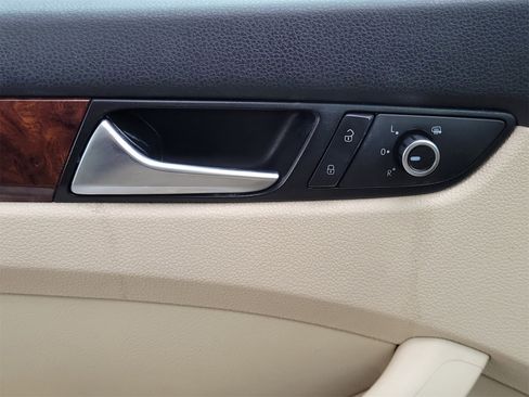 Used 2012 Volkswagen Passat 3.6 SEL Premium image 29