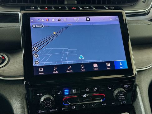 Used 2023 Jeep Grand Cherokee Overland w/ Luxury Tech Group IV image 14