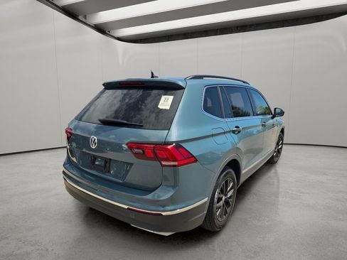 Used 2020 Volkswagen Tiguan SE w/ Panoramic Sunroof Package FWD image 9