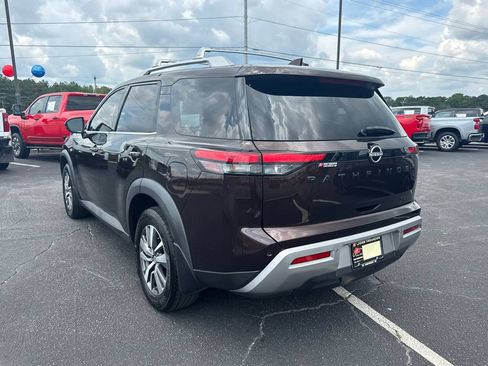 Used 2022 Nissan Pathfinder SL w/ SL Black Package FWD image 8