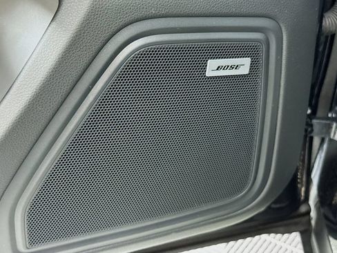 Certified 2025 Porsche Macan AWD/4WD image 21