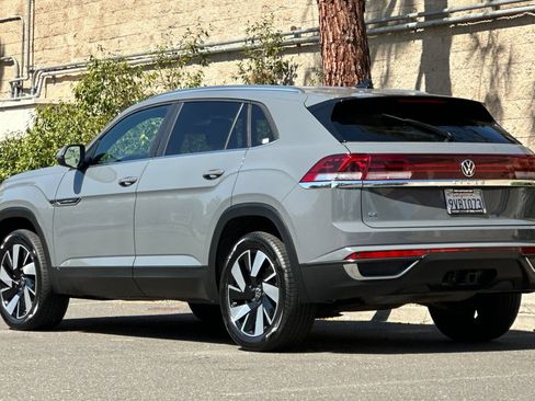 Used 2026 Volkswagen Atlas Cross Sport SE FWD image 5