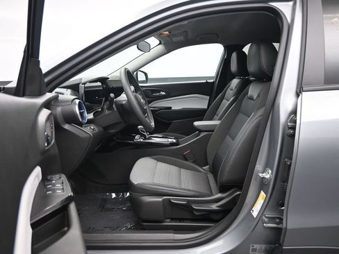 Used 2025 Chevrolet Trax LT FWD image 20