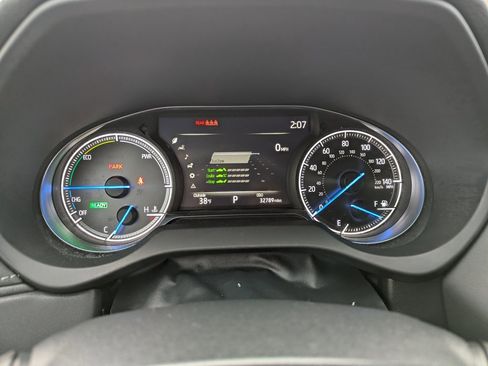 Used 2024 Toyota Venza LE image 23