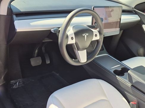 Used 2021 Tesla Model Y Long Range AWD/4WD image 9