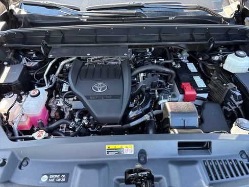 Used 2023 Toyota Highlander XLE AWD/4WD image 11