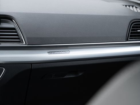 Certified 2025 Audi Q5 Prestige image 15