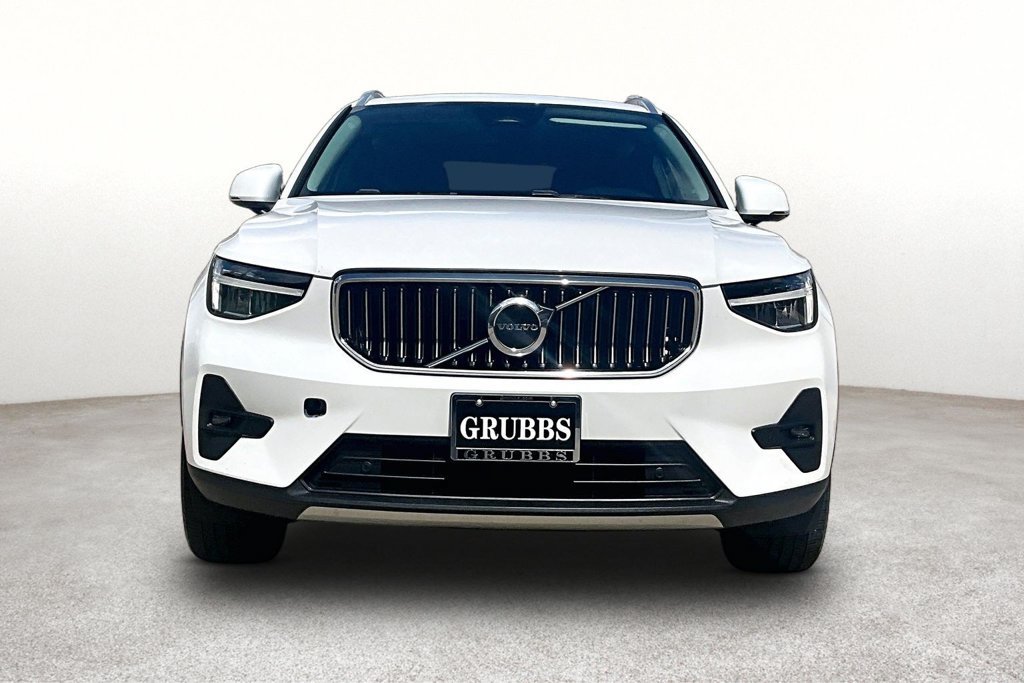 Used 2023 Volvo XC40 B5 Plus AWD/4WD image 4