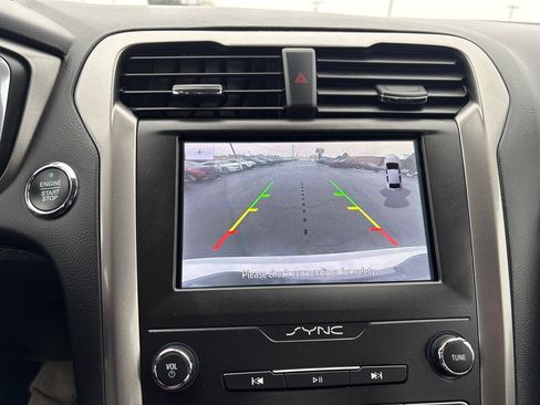 Used 2020 Ford Fusion SE image 21