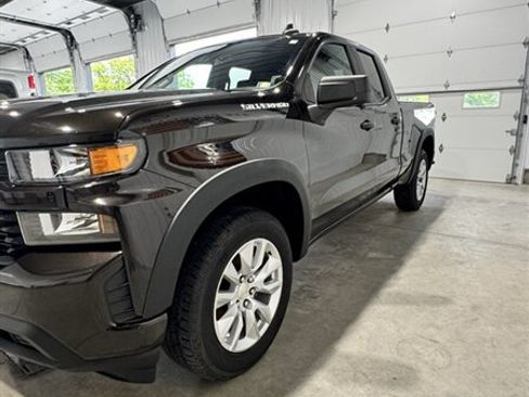 Used 2019 Chevrolet Silverado 1500 Custom w/ Custom Value Package AWD/4WD image 4