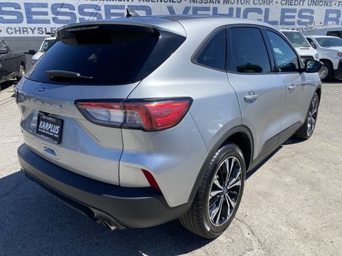 Used 2022 Ford Escape SE w/ SE Sport Appearance Package FWD image 12