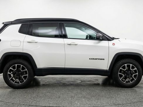 Used 2025 Jeep Compass Trailhawk image 11