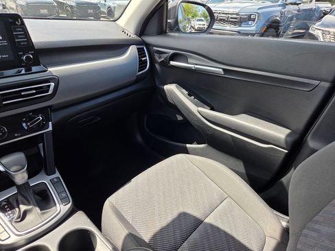 Used 2023 Kia Seltos LX AWD/4WD image 16