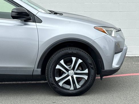 Used 2018 Toyota RAV4 LE w/ All Weather Liner Package FWD image 33