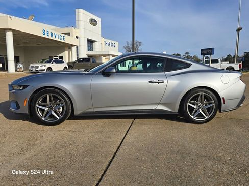 Used 2024 Ford Mustang Coupe RWD image 2