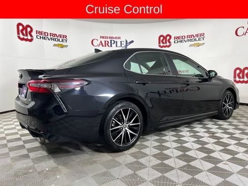 Used 2023 Toyota Camry SE image 8