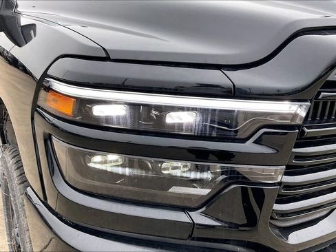 New 2026 RAM 2500 Laramie AWD/4WD image 14