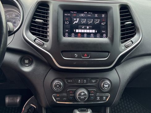 Used 2020 Jeep Cherokee Latitude Plus AWD/4WD image 16