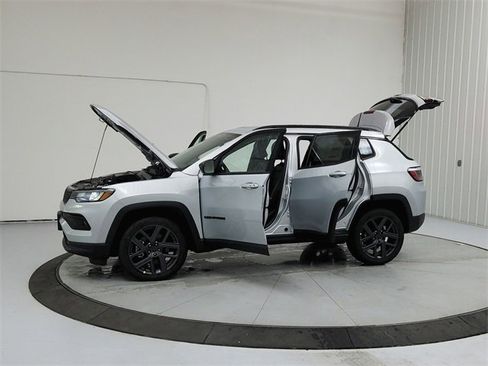 New 2026 Jeep Compass Latitude image 12