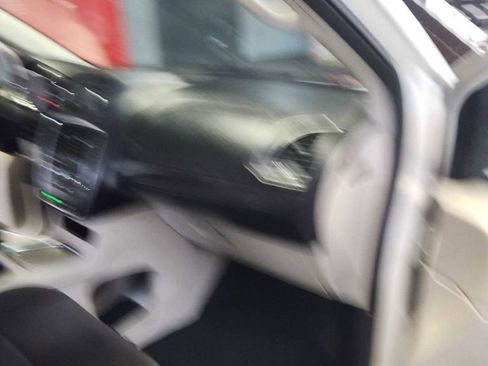 Used 2012 Dodge Grand Caravan SXT FWD image 20