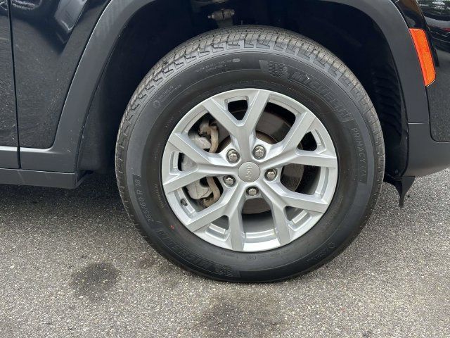 Used 2023 Jeep Grand Cherokee Limited AWD/4WD image 10