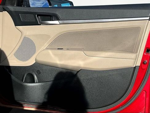 Used 2020 Hyundai Elantra SEL image 19