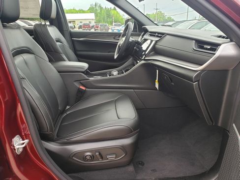 New 2026 Jeep Grand Cherokee Limited w/ Limited Altitude Package AWD/4WD image 17