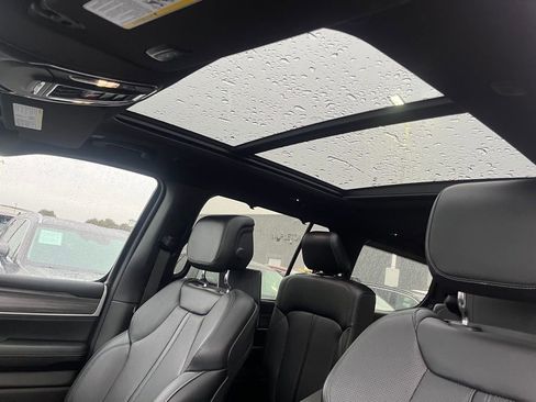 Used 2024 Jeep Wagoneer Series III w/ Premium Group I image 16