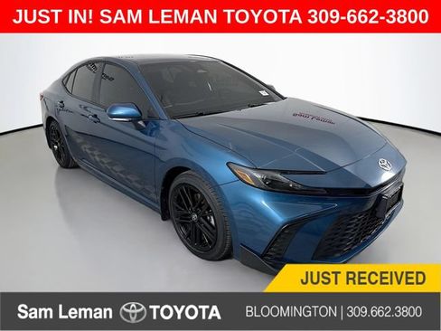 Used 2026 Toyota Camry SE FWD image 1