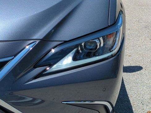 Used 2025 Lexus ES 350 w/ Premium Package FWD image 9