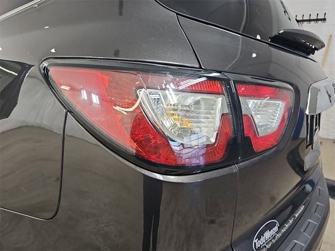 Used 2017 Chevrolet Traverse LT image 40