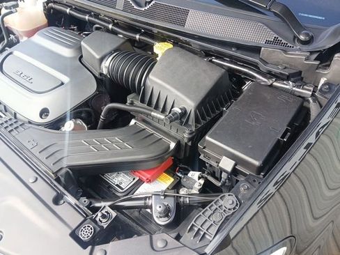 Used 2025 Chrysler Pacifica Select image 49