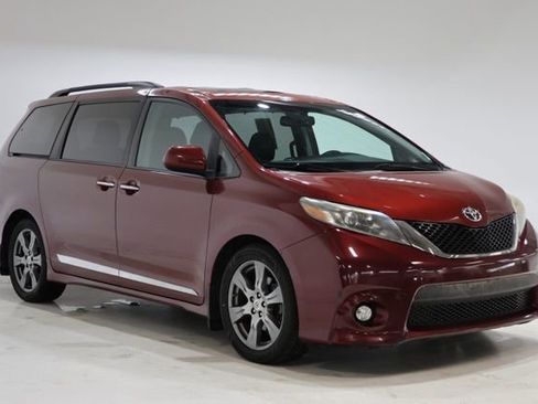 Used 2017 Toyota Sienna SE w/ SE Preferred Package FWD image 1