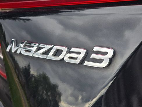 Used 2018 MAZDA MAZDA3 Sport w/ Preferred Equipment Package FWD image 11