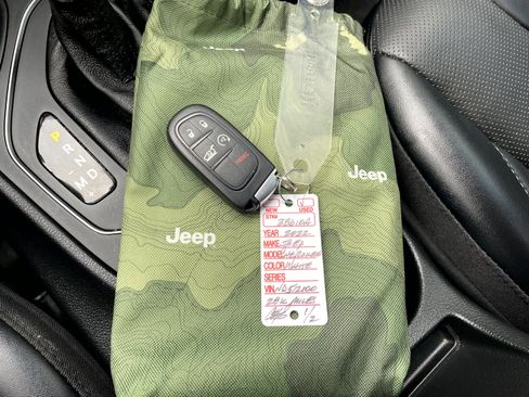 Used 2022 Jeep Cherokee Latitude Lux w/ Mopar Interior Package image 22