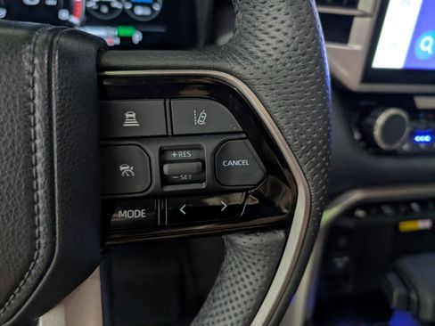 Used 2023 Toyota Sequoia Limited image 21