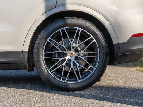 Certified 2024 Porsche Cayenne image 12