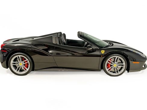 Used 2018 Ferrari 488 Spider RWD image 20