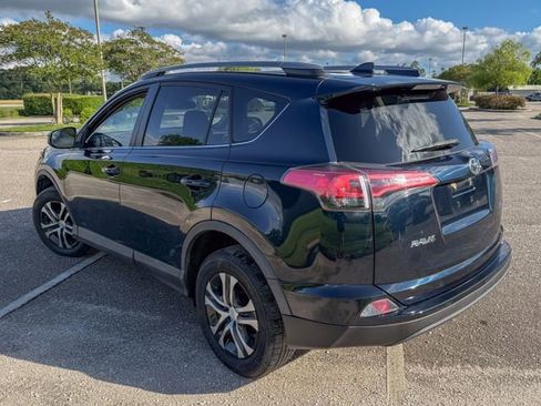 Used 2018 Toyota RAV4 LE FWD image 6