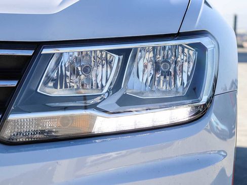 Used 2018 Volkswagen Tiguan S image 4