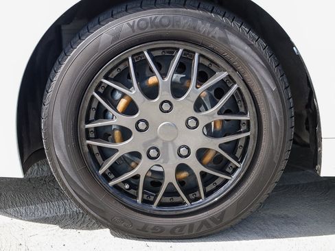 Used 2021 Toyota Corolla LE image 10