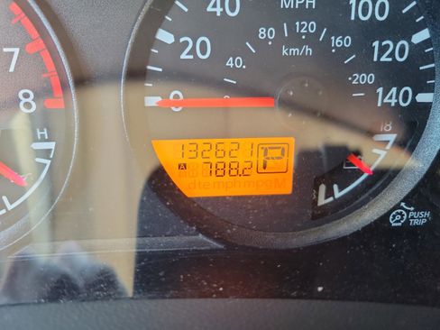 Used 2011 Nissan Frontier SV image 8