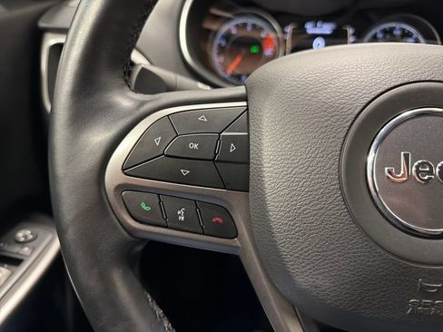 Used 2020 Jeep Cherokee Latitude Plus w/ Cold Weather Group AWD/4WD image 11