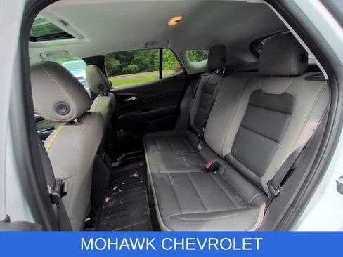 Used 2025 Chevrolet Trax ACTIV w/ Sunroof Package FWD image 11