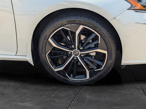 Used 2023 Nissan Altima 2.5 SR w/ SR Premium Package image 11