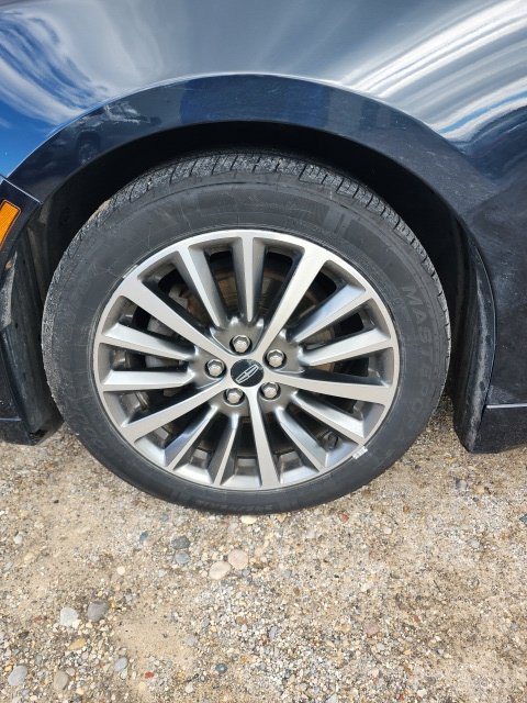 Used 2020 Lincoln MKZ FWD image 9